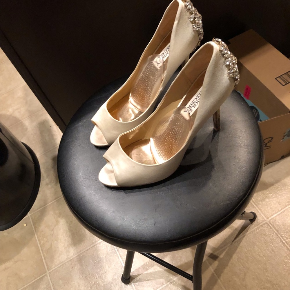 Badgley Mischka Nilla Peep-Toe Evening Pumps - Picture 2 of 3